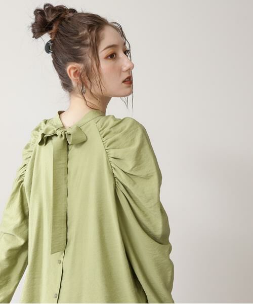 ＊＊N.Natural Beauty Basic / エヌ ナチュラルビューティーベーシック シャツ・ブラウス | バックリボンギャザースリーブブラウス（ライトグリーン）