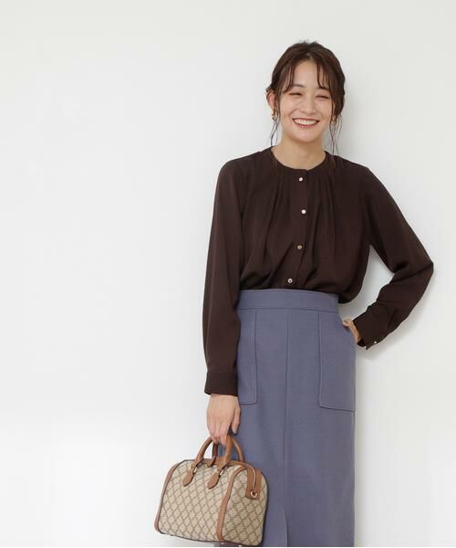 ＊＊N.Natural Beauty Basic / エヌ ナチュラルビューティーベーシック シャツ・ブラウス | タッキングネックブラウス（ダークブラウン）