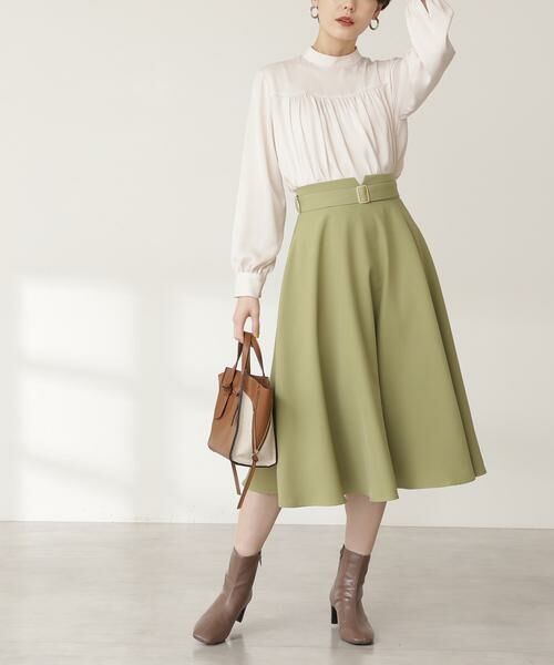 ＊＊N.Natural Beauty Basic / エヌ ナチュラルビューティーベーシック スカート | ゴールドバックルフレアスカート（ピスタチオグリーン）