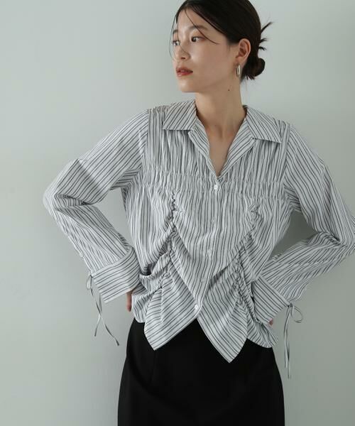 ＊＊N.Natural Beauty Basic / エヌ ナチュラルビューティーベーシック シャツ・ブラウス | シャーリングデザインシャツ（グレーストライプ1）