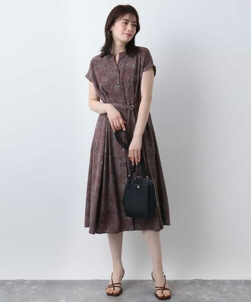 OFUON / オフオン ロング・マキシ丈ワンピース | ラインフラワープリントワンピース/洗える/WEB限定サイズあり(ブラウン)