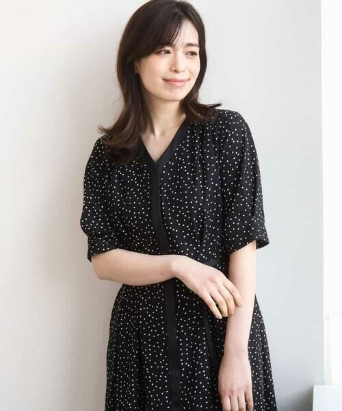 OFUON / オフオン ロング・マキシ丈ワンピース | ドット柄ウエストタックワンピース/洗濯機で洗える/WEB限定サイズあり（ブラック）