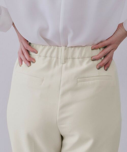 ETRE TOKYO（エトレトウキョウ）の「ステップヘムサテンパンツ