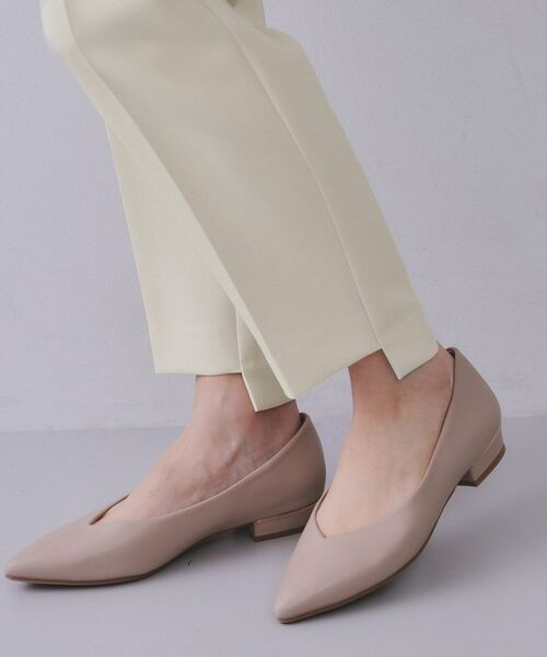 ETRE TOKYO（エトレトウキョウ）の「ステップヘムサテンパンツ