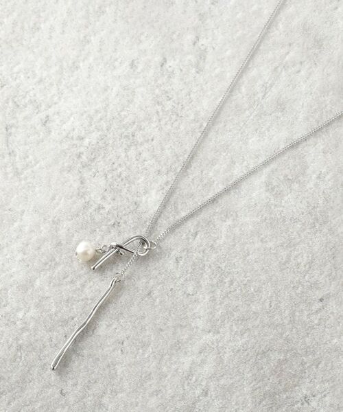 OPAQUE. CLIP/オペーク ドット クリップ 変型メタル×フェイクパールY字ネックレス シルバー(006) 00 OPAQUE. CLIP/オペーク ドット クリップ 変型メタル×フェイクパールY字ネックレス シルバー(006) 00