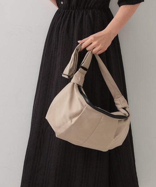 OPAQUE.CLIP / オペーク ドット クリップ ショルダーバッグ | 【2WAY】タックデザインミドルショルダーバッグ | 詳細4