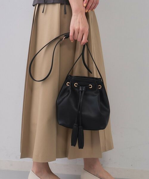 OPAQUE.CLIP / オペーク ドット クリップ ショルダーバッグ | タッセル巾着デザインミニショルダーバッグ | 詳細1