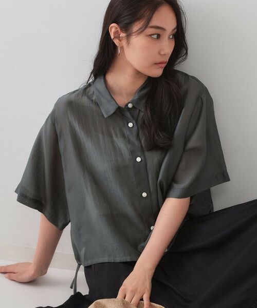 OPAQUE.CLIP / オペーク ドット クリップ シャツ・ブラウス | 裾ドロストシアーショートシャツ【洗濯機洗い可】(チャコールグレー(014))