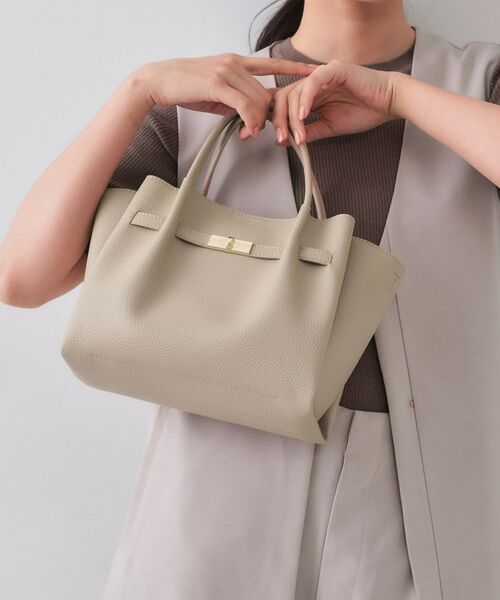 OPAQUE.CLIP / オペーク ドット クリップ ショルダーバッグ | 【軽量/2WAY/通勤対応】フロントベルトデザインミドルトートバッグ(ベージュ(052))