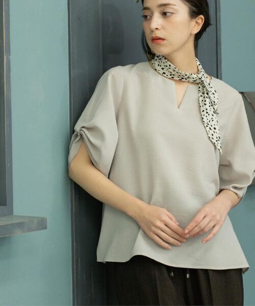 OPAQUE.CLIP / オペーク ドット クリップ シャツ・ブラウス | リネンライクキーネックタックスリーブブラウス【洗濯機洗い可/吸水速乾/接触冷感】 | 詳細1