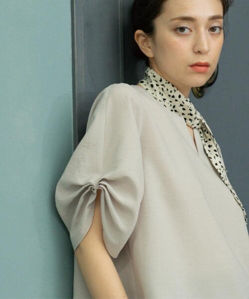 OPAQUE.CLIP / オペーク ドット クリップ シャツ・ブラウス | リネンライクキーネックタックスリーブブラウス【洗濯機洗い可/吸水速乾/接触冷感】 | 詳細3