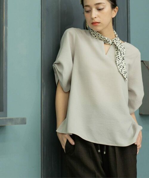 OPAQUE.CLIP / オペーク ドット クリップ シャツ・ブラウス | リネンライクキーネックタックスリーブブラウス【洗濯機洗い可/吸水速乾/接触冷感】 | 詳細4