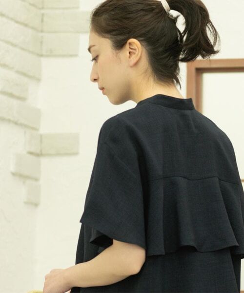 OPAQUE.CLIP / オペーク ドット クリップ シャツ・ブラウス | バックフリルバンドカラーブラウス【洗濯機洗い可/吸水速乾/接触冷感】 | 詳細10