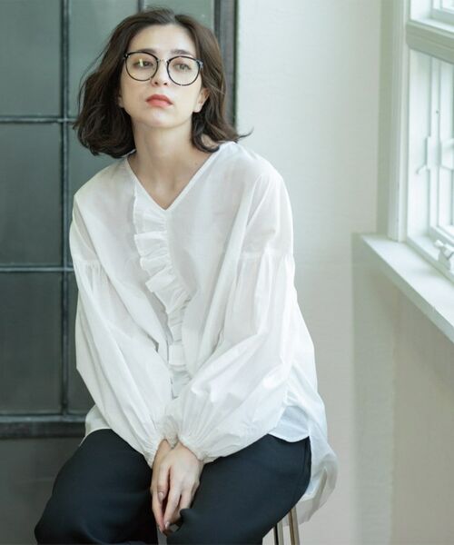 OPAQUE.CLIP / オペーク ドット クリップ シャツ・ブラウス | Vネックアシメフリルブラウス【洗濯機洗い可】 | 詳細1