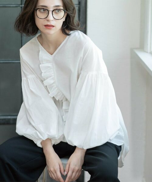 OPAQUE.CLIP / オペーク ドット クリップ シャツ・ブラウス | Vネックアシメフリルブラウス【洗濯機洗い可】 | 詳細2