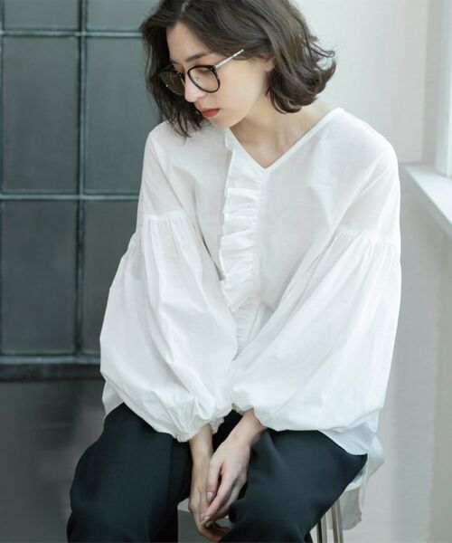 OPAQUE. CLIP/オペーク ドット クリップ Vネックアシメフリルブラウス【洗濯機洗い可】 ホワイト(001) 00(FREE)