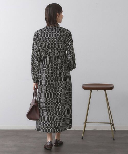 OPAQUE.CLIP / オペーク ドット クリップ ロング・マキシ丈ワンピース | チェーンプリントフィット&フレアワンピース【洗濯機洗い可〉 | 詳細3