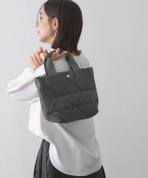 OPAQUE.CLIP / オペーク ドット クリップ トートバッグ | 【2WAY／軽量】トライアングルキルティングミドルトートバッグ | 詳細1