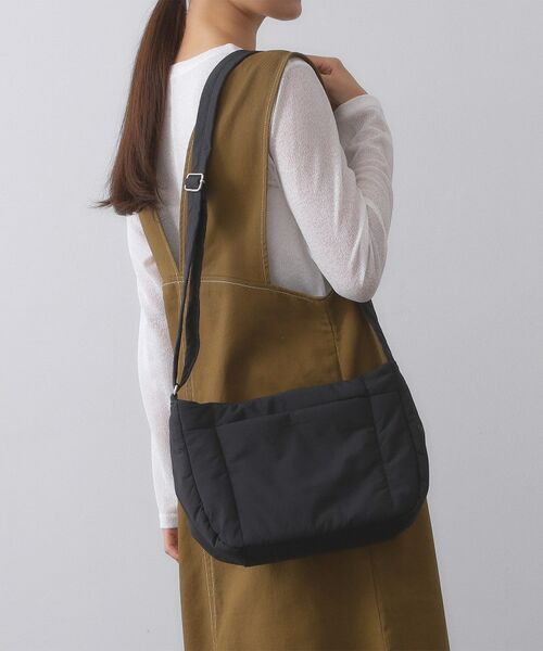 OPAQUE.CLIP / オペーク ドット クリップ ショルダーバッグ | 【軽量】ミドルサイズパフィーショルダーバッグ | 詳細3