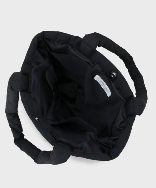 OPAQUE.CLIP / オペーク ドット クリップ トートバッグ | 【軽量／カラビナチャーム付き／A4サイズ対応】ストライプキルトパフィートートバッグ | 詳細17