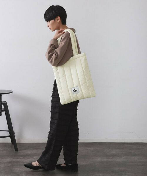 OPAQUE.CLIP / オペーク ドット クリップ トートバッグ | 【軽量／カラビナチャーム付き／A4サイズ対応】ストライプキルトパフィートートバッグ | 詳細2
