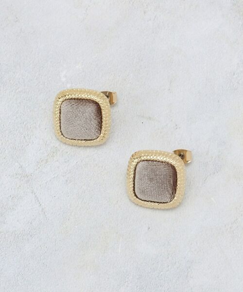 OPAQUE.CLIP / オペーク ドット クリップ ピアス・イヤリング | ベロア×ゴールドメタル縁取りスクエアピアス | 詳細1