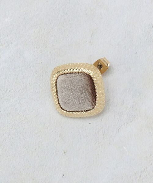 OPAQUE.CLIP / オペーク ドット クリップ ピアス・イヤリング | ベロア×ゴールドメタル縁取りスクエアピアス | 詳細2