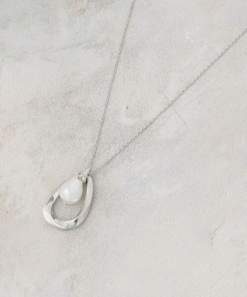 OPAQUE.CLIP / オペーク ドット クリップ ネックレス・ペンダント・チョーカー | 大ぶりメタルしずく×フェイクパール ネックレス（シルバー(006)）