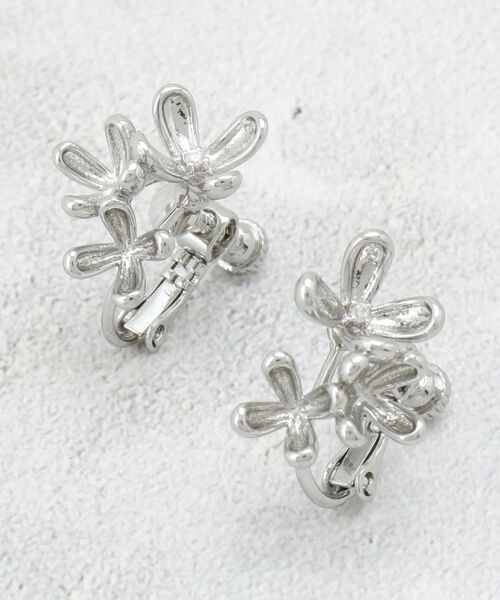 OPAQUE.CLIP / オペーク ドット クリップ ピアス・イヤリング | フラワーアッセンブルイヤリング（シルバー(006)）
