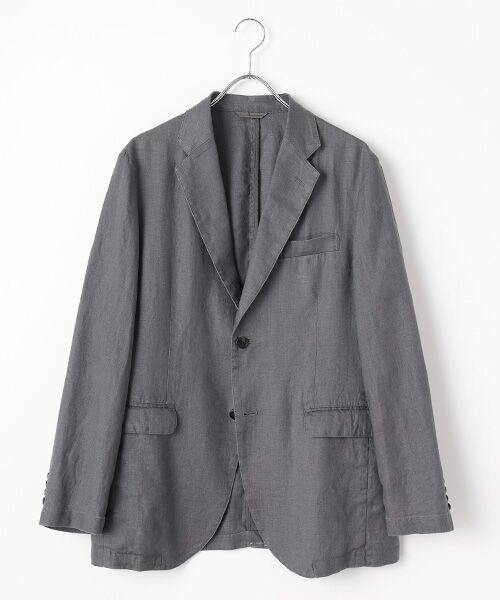 オンオフ問わず活躍するテーラードジャケット