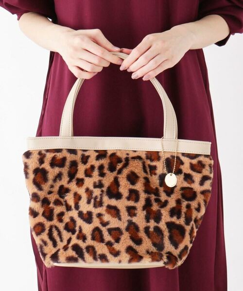 セール ゴールドチャーム付きフェイクファートートバッグ トートバッグ Passage Mignon パサージュ ミニョン ファッション通販 タカシマヤファッションスクエア