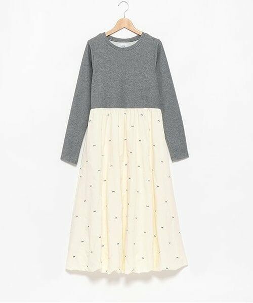 petit main LIEN / プティマイン リアン ミニ丈・ひざ丈ワンピース | 【リンク】リボン刺繍ワンピース（アイボリー）