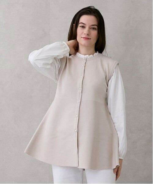 petit main LIEN / プティマイン リアン シャツ・ブラウス | 【リンク】フレアベストドッキングトップス（薄ベージュ）