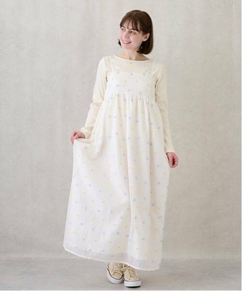 petit main LIEN / プティマイン リアン ミニ丈・ひざ丈ワンピース | 【リンク】花刺しゅうワンピース（生成）