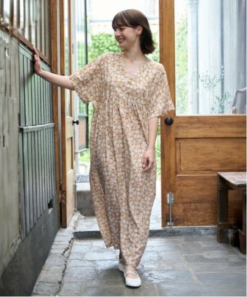 petit main LIEN / プティマイン リアン ミニ丈・ひざ丈ワンピース | 【親子リンク】総柄ロングワンピース（薄ベージュ）