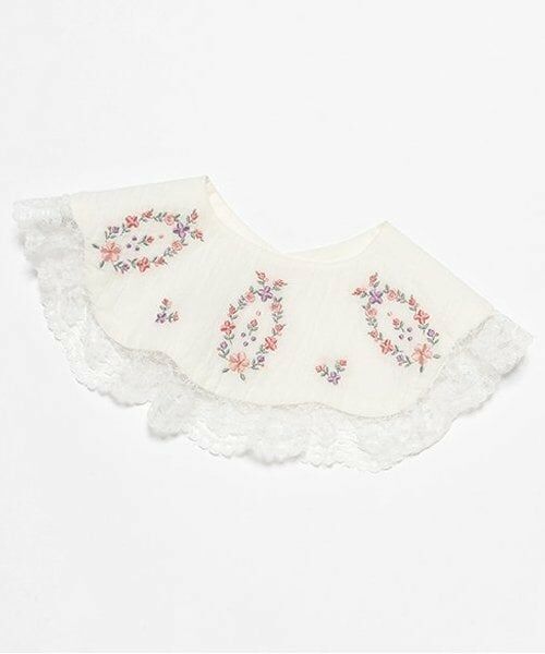 petit main / プティマイン スタイ・ビブ | 【防水】レースつき刺しゅうスタイ（オフ ホワイト）