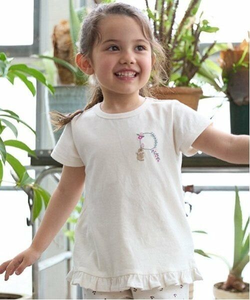 petit main / プティマイン Tシャツ | 【プティプラ】アルファベットTシャツ（ECRU(キナリ)）