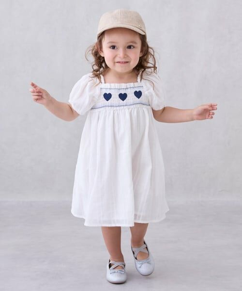 petit main / プティマイン ミニ丈・ひざ丈ワンピース | ハートスモッキングワンピース（オフ ホワイト）