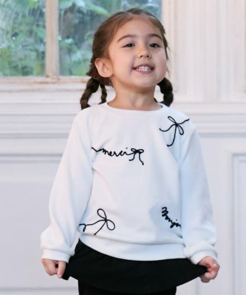 petit main / プティマイン Tシャツ | ロゴ刺しゅう長袖Tシャツ（ECRU(キナリ)）