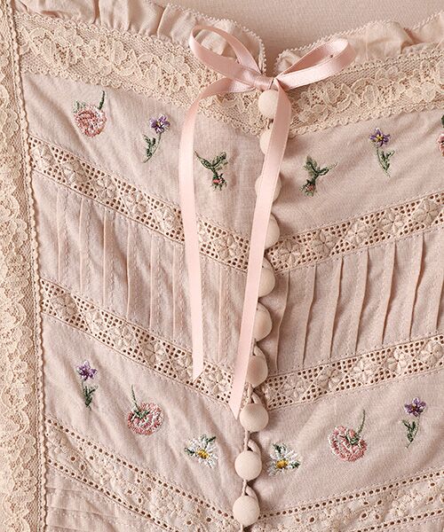 ピンクハウス、花刺繍-