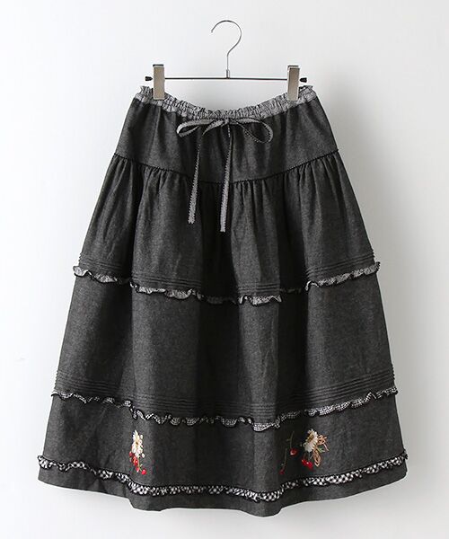 雛菊とさくらんぼ刺繍入りデニムスカート