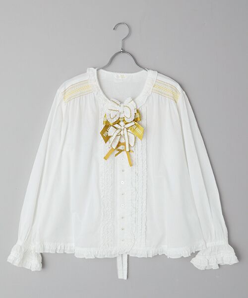 冬でもインナーやレイヤードにマストな、可愛いらしい『シャツ・ブラウス』をご紹介。