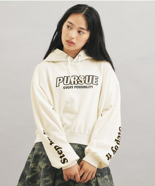 PINK-latte/ピンク ラテ 袖ロゴプリント短丈パーカー オフホワイト(003) 13(130cm) PINK-latte/ピンク ラテ 袖ロゴプリント短丈パーカー オフホワイト(003) 13(130cm)