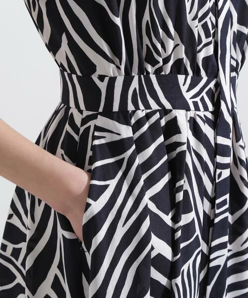 PINKY & DIANNE / ピンキーアンドダイアン ミニ丈・ひざ丈ワンピース | ◆アニマルプリントワンピース | 詳細9