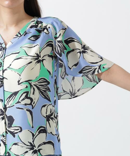 PINKY & DIANNE / ピンキーアンドダイアン シャツ・ブラウス | フラワーラインプリントＶネックケープブラウス | 詳細19