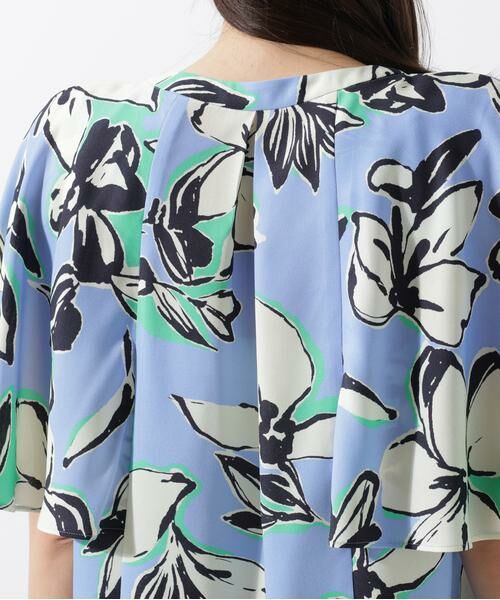 PINKY & DIANNE / ピンキーアンドダイアン シャツ・ブラウス | フラワーラインプリントＶネックケープブラウス | 詳細21