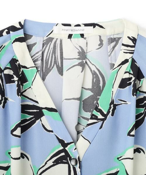 PINKY & DIANNE / ピンキーアンドダイアン シャツ・ブラウス | フラワーラインプリントＶネックケープブラウス | 詳細23