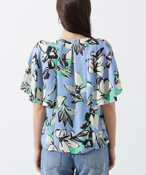 PINKY & DIANNE / ピンキーアンドダイアン シャツ・ブラウス | フラワーラインプリントＶネックケープブラウス | 詳細16