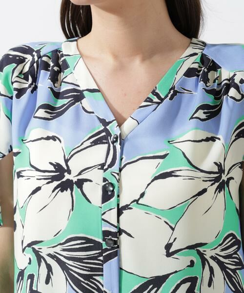 PINKY & DIANNE / ピンキーアンドダイアン シャツ・ブラウス | フラワーラインプリントＶネックケープブラウス | 詳細17