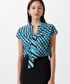 PINKY & DIANNE / ピンキーアンドダイアン シャツ・ブラウス | ジオメトリックプリントクロスリボンブラウス